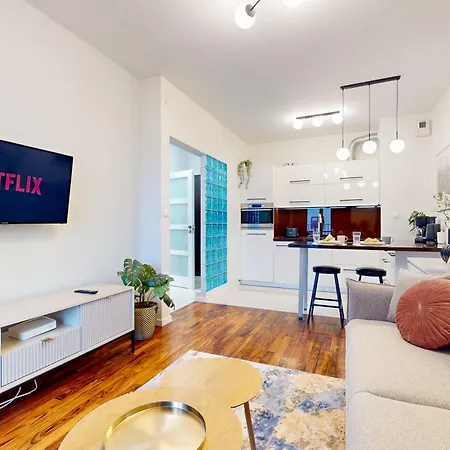 Grapefruit Ursus Balcony&parking * ワルシャワ