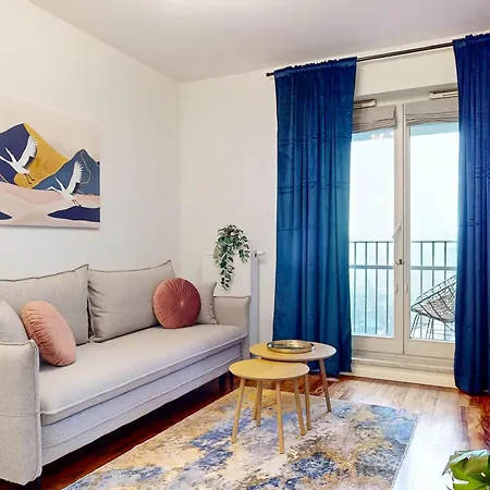 Grapefruit Ursus Balcony&parking Apartment